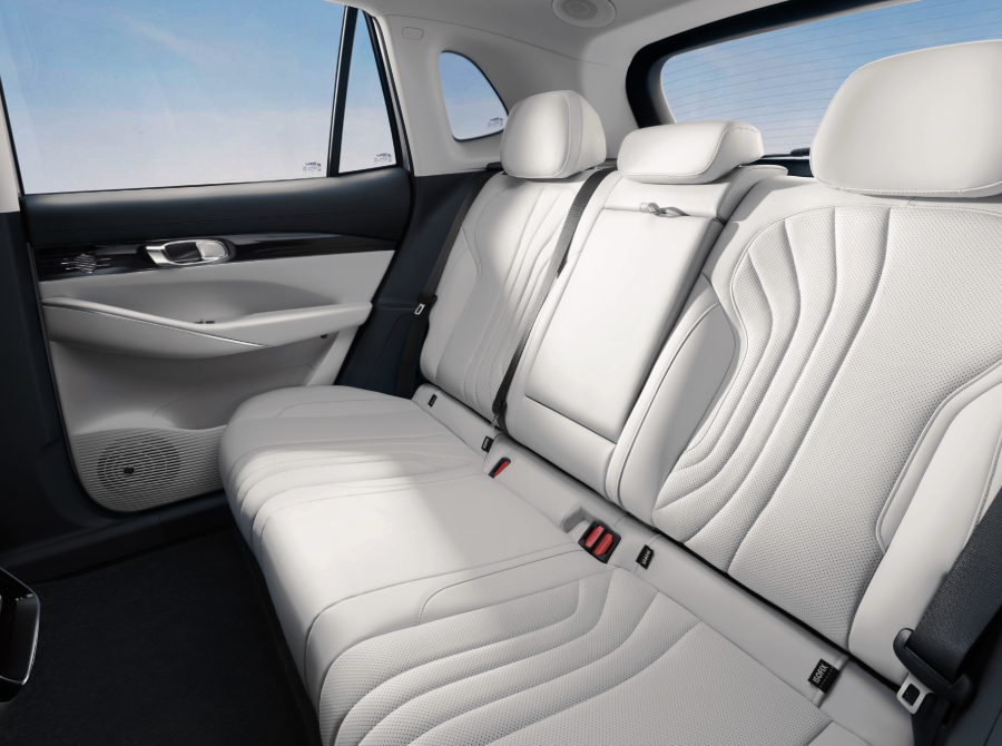 SPACIOUS REAR CABIN, FIRST CLASS COMFORT FOR ALL SPACIOUS REAR CABIN, FIRST CLASS COMFORT FOR ALL